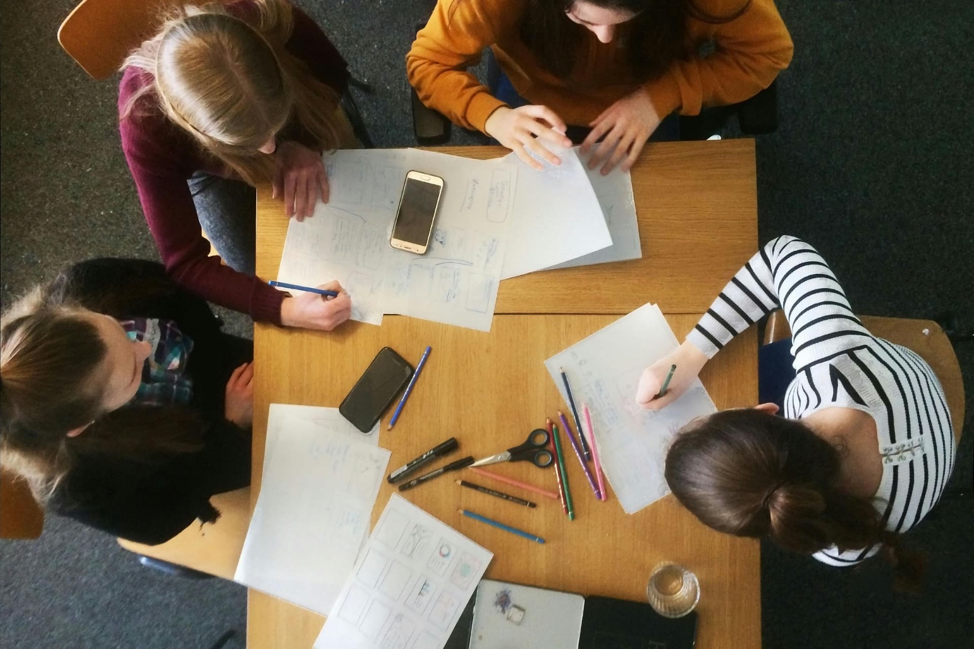 Four girls drawing on girls' day seen from bird's-eye view